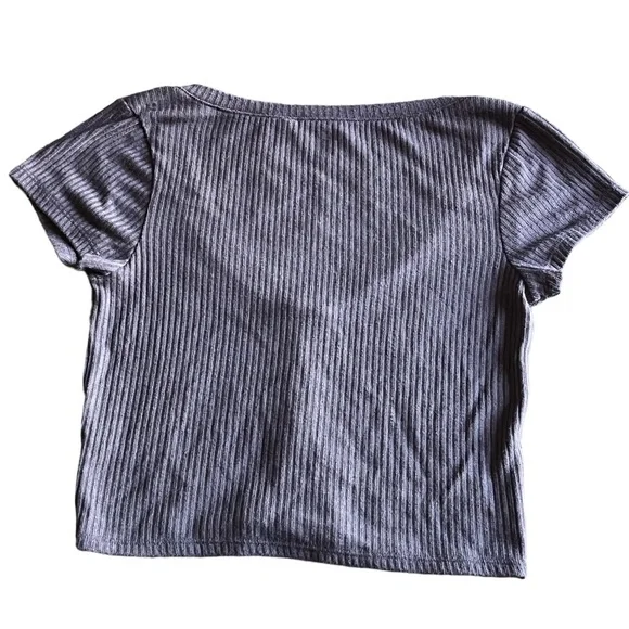 Me to We vneck top size S - Picture 4 of 4